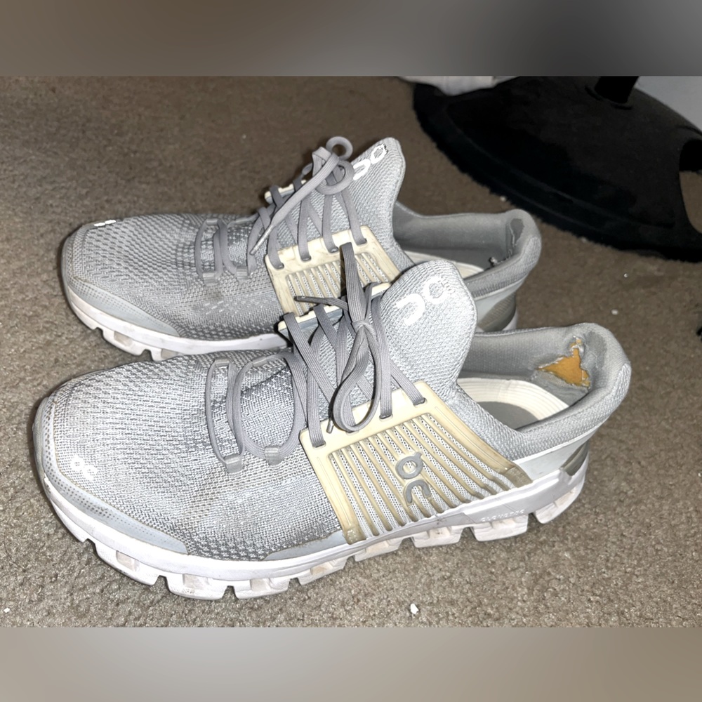 WOMENS ON CLOUD SIZE 10